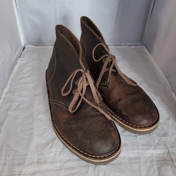Clarks Chukka Boot Dark Brown leather lace up rubber sole  Size 8.5M main image 6